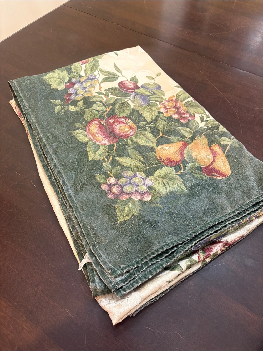 Fruit Basket Print Tablecloth in Cream and Green